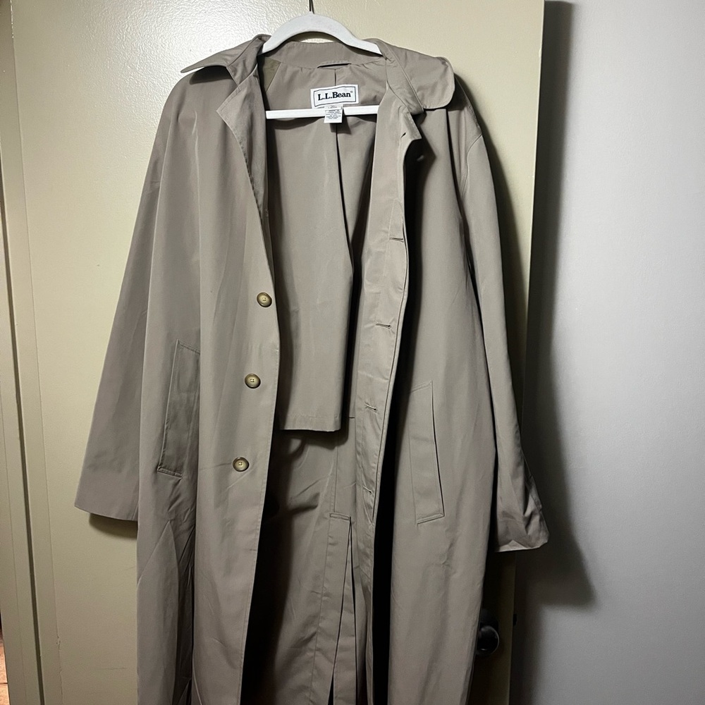 L.L. Bean Men’s vintage Beige Trench Coat